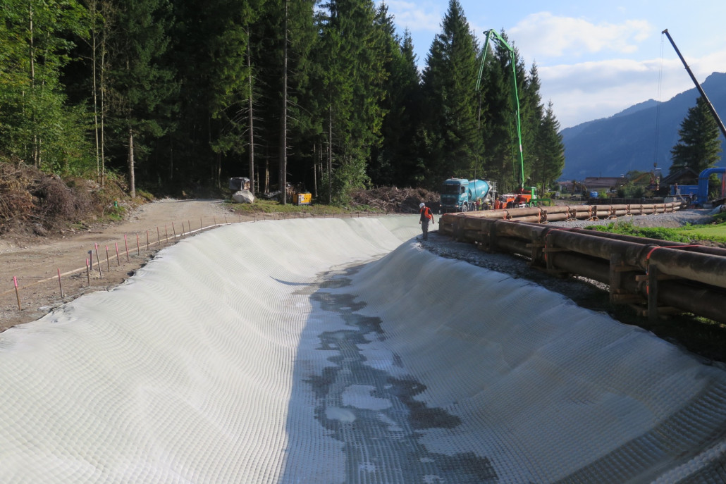 Giessenbach (D), Rehabilitation, Installation of Concrete Mattress & Geomembranes.
